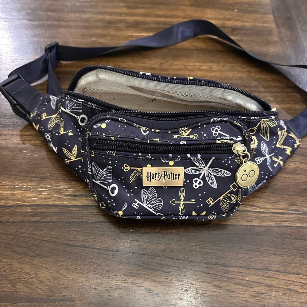Ju-Ju-Be Flying Keys Cross Body Bag